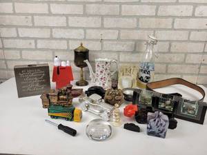 lot 752 image: Large Lot of Vintage and Dcor - NO SHIPPING