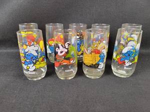 lot 766 image: (9) 1982 SMURFS Glass Tumblers