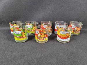 lot 768 image: (8) 1978 - 1980 McDonalds GARFIELD Glass Mugs