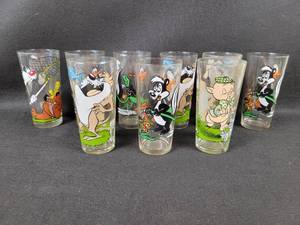 lot 770 image: (9) 1976 Series PEPSI Looney Tunes Glass Tumblers
