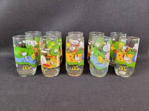 lot 773 image: (10) Vintage Peanuts Camp Snoopy Series McDonalds Glass Tumblers