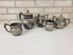 lot 783 image: Rockford Silver Co. Silver Plated Serving Pieces