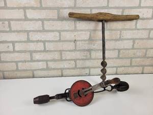 lot 791 image: Antique Millers Falls Tools Hand Drill No. 118 and Antique Hand T-Drill