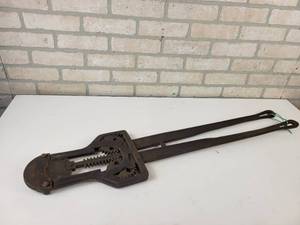 lot 798 image: Antique Cast Iron Leavitt Mfg. De-Horning Clipper - NO SHIPPING