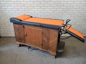 lot 502 image: Vintage Medical Exam Table - Hamilton Mfg. of Two Rivers, WI - Model No. 9466A-M4359 - NO SHIPPING