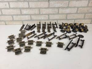 lot 833 image: Large Lot of Vintage Drawer Pulls, Handles and Hinges