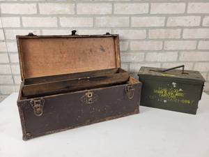 lot 530 image: Vintage Mini-Trunk and AMMO Can - NO SHIPPING
