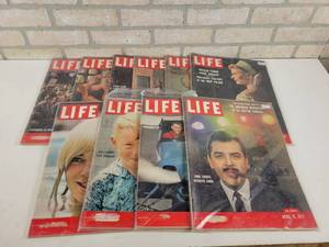 lot 515 image: (10) 1950s LIFE Magazines
