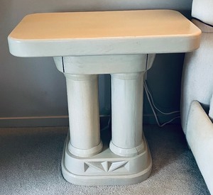 lot 15 image: Pair of Henredon Contemporary Side Tables  End Tables with Drawer