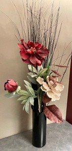 lot 45 image: Fine Faux Florals and Candle Decor