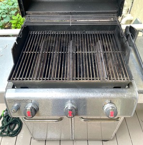 lot 13 image: Weber Genesis Grill