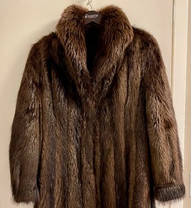 lot 81 image: Long Haired Beaver Fur Coat