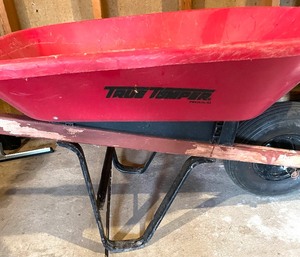 lot 93 image: True Temper Wheel Barrow