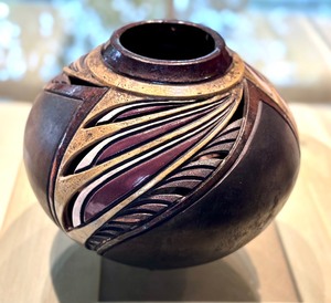 lot 20 image: Artisan Created Temporary Pottery Vase  Bowl