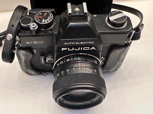 lot 36 image: Vintage Auto Electra Fujica Flim Camera