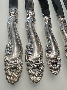lot 64 image: Gorham Sterling Silver Pieces Two Dinner Knives and Four Spreaders