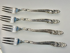 lot 66 image: Two Graham Sterling Silver Ice Tea Spoons and Four Relish Forks