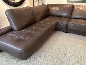 lot 1 image: Gorgeous High End German Leather Sofa