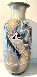lot 14A image: Large Contemporary Style Abstract Design Vase