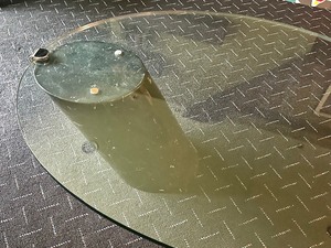lot 88 image: Vintage Contemporary Style Floating Coffee Glass Top Table