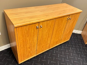 lot 100 image: Vintage Thomasville Dresser