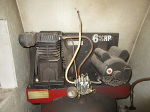 lot 1-A image: Sandborn Air Compressor