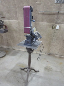 lot 3 image: BeltDisc Sander wPedestal
