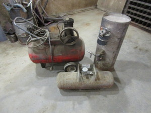 lot 8 image: Air Tanks