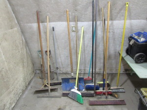 lot 27 image: Misc. Hand Tools