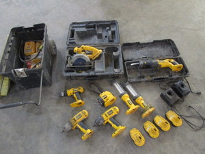 lot 44 image: DeWalt 18v Tools & Chargers