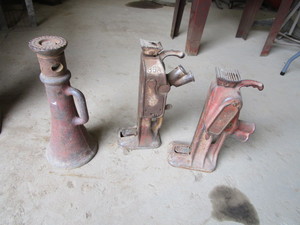 lot 53 image: House Moving Jacks