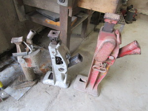 lot 54 image: House Moving Jacks