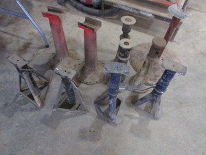 lot 56 image: Jack Stands & Screw Jacks