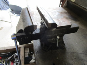 lot 69-A image: 8 Bench Vise