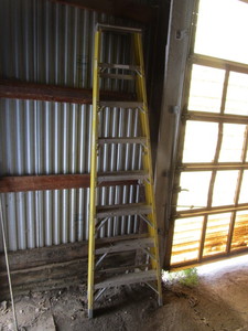lot 114 image: 8 Fiberglass Step Ladder