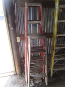 lot 115 image: 6 Fiberglass & 4 Wood Step Ladders