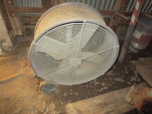 lot 127 image: 28 Shop Fan