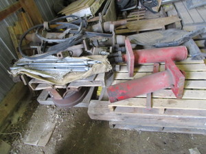 lot 142 image: Large Stub Axles & Turn Buckles