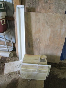 lot 151 image: Window AC Unit & 4 Shop Light