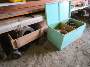 lot 156 image: Garden Wagon & Box of Patio Decor