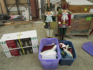 lot 186 image: Christmas Decorations