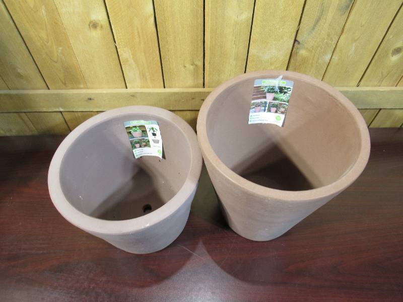 lot 160 image: 2 Planters-Southern Patio Vaso 10 in. x 10.87 in. Tall Terracotta Clay Pot, Vaso 9.8 in. x 6.7 in. Terracotta Clay Pot