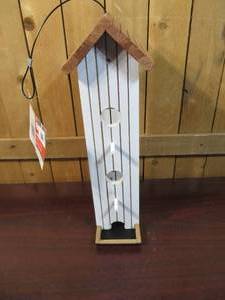 lot 86 image: Meijer Tower Wood Seed Feeder