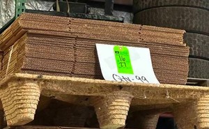 lot 27 image: 18-14 x 7-14 x 4-18 Corrugated Boxes