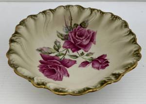 lot 230 image: Antique Weimar Hand Painted Rose Decorated Bowl