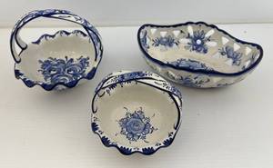 lot 233 image: Vestal Alcobaca Porttugal Blue And White Misc. Floral Bowls