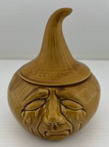 lot 248 image: Vintage Szerer Studio England Covered Pickled Onion Jar