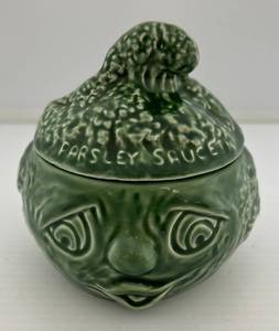 lot 250 image: Vintage Slyvac Parsley Covered Bowl ( Chip On Inner Lid Rim )