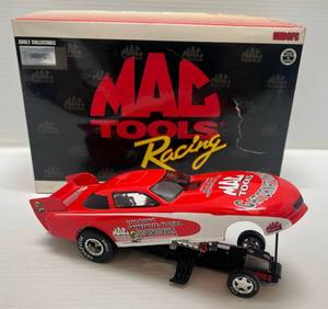 lot 2 image: 1996 Gatornationals Mac Tools Racing 124 Scale Die-Cast Funny Car GN96FC