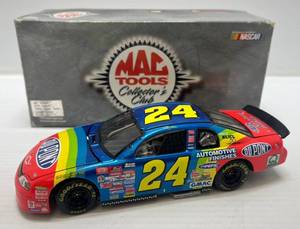 lot 10 image: 1999 Mac Tools Collectors Club 124 Scale Die-Cast Stock Car ( Jeff Gordon # 24 Dupont ) ( Limited Edition )
